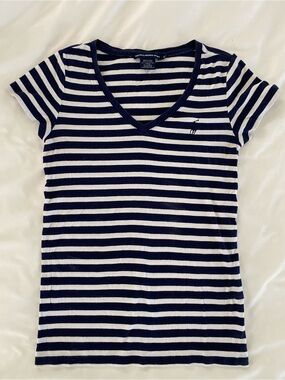 Ralph Lauren Navy and White Striped V-Neck Tee Women’s Size M